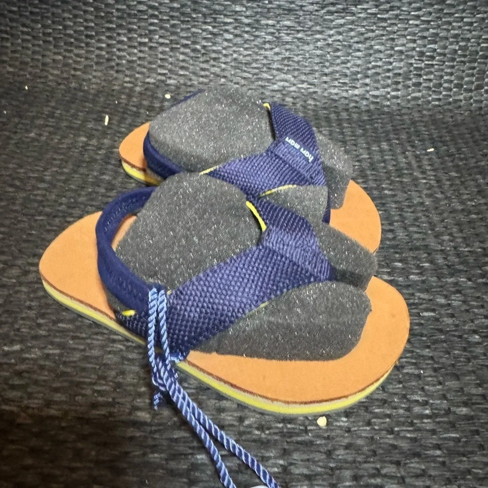 NWT Hari Mari Brazos Flip-Flops Sandals